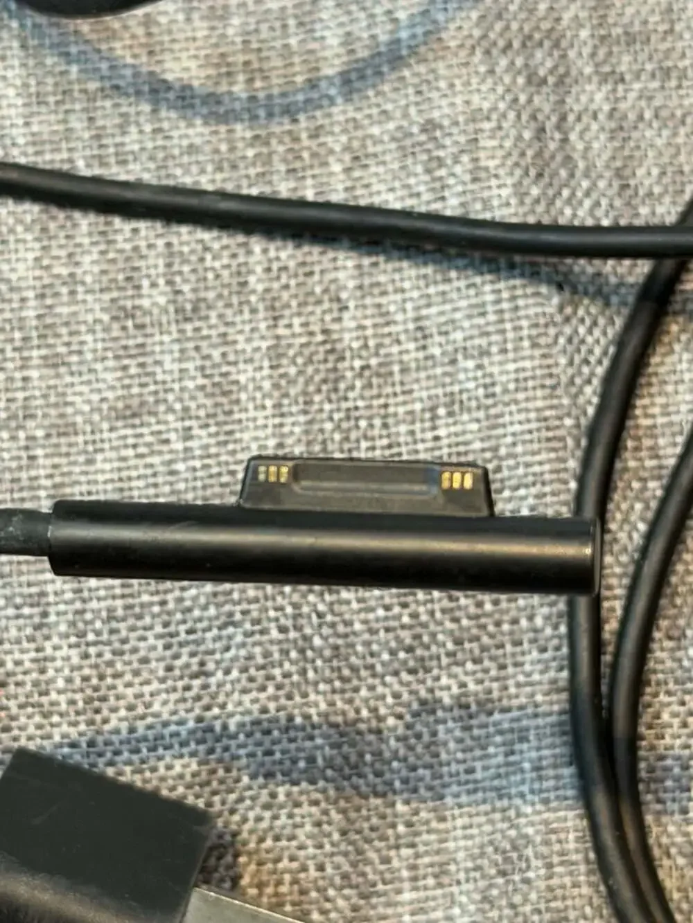 Microsoft Surface 65W Power Supply Black W8Y-00001/Q4Q-00001 - ,